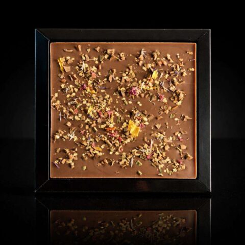 Tablette générique chocolat Bio au lait 40% AUX POIRES ET FLEURS DU VALAIS