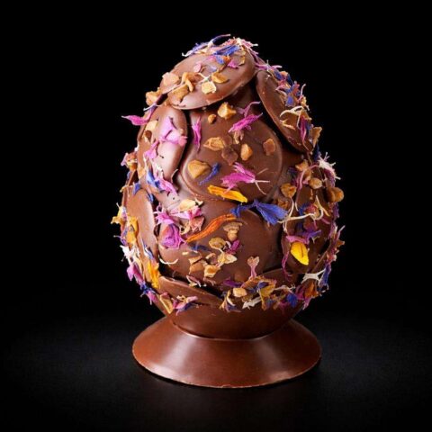 Œuf de Pâques aux poires et fleurs du Valais